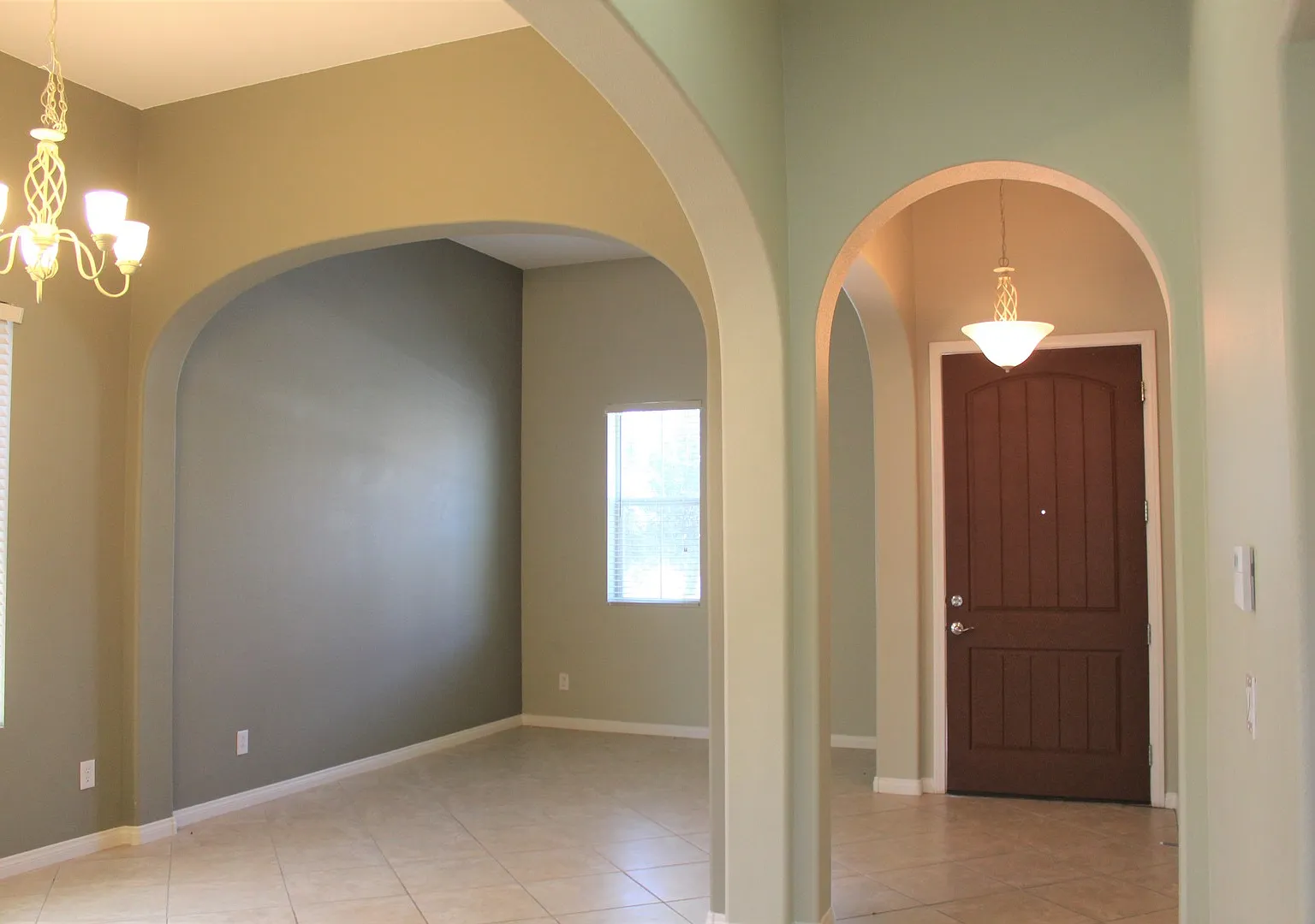 Stunning 4 Bedroom In Mountains Edge!! — Photo 3