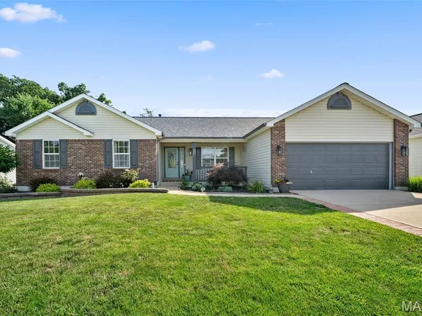 638 Big Bend Dr, Wentzville, MO 63385