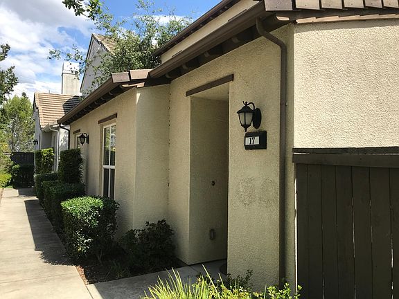 3rd image of 17 Villa Gardens Ct