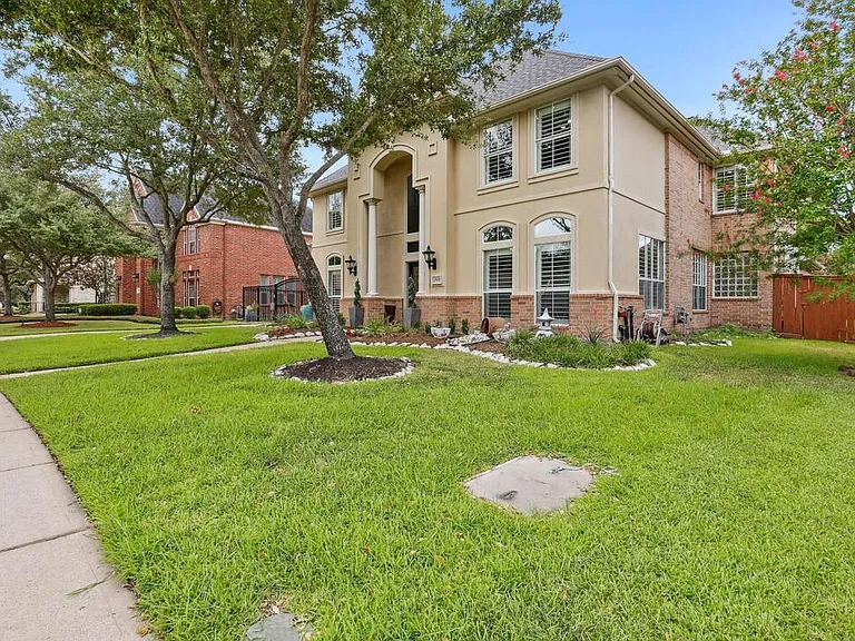 5819 Santa Fe Springs Dr — Photo 2