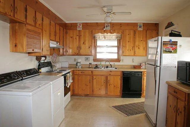 3 bed, 2.0 bath, 1388 sqft, $1,150 — Photo 4