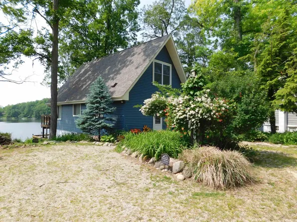 9381 E Promontory Point Dr, Syracuse, IN 46567