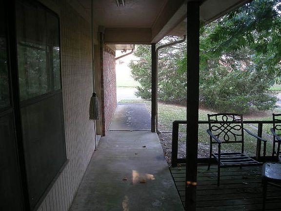 5th image of 210 Martha Dr