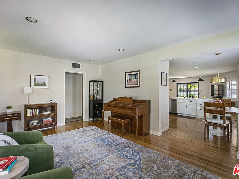1132 N Reese Pl — Photo 10