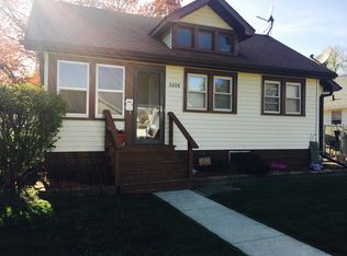 2208 N 6th St, Clinton, IA 52732