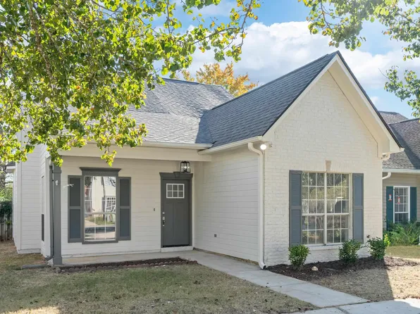 1441 Amberley Woods Cv, Helena, AL 35080