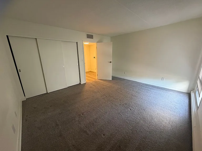 Sycamore Place Apartments — Photo 56
