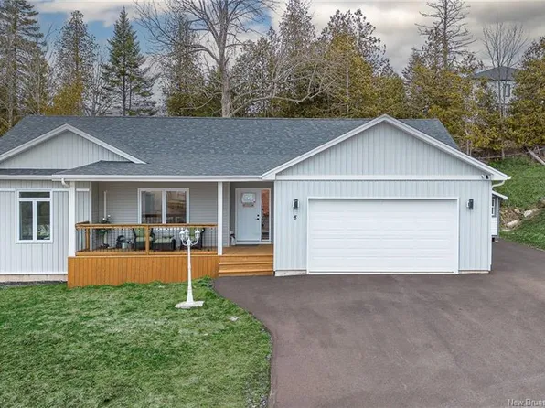8 Blenheim Dr, Quispamsis, NB E2G 0L9
