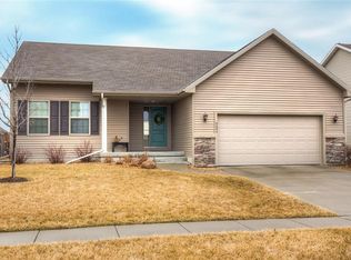 8644 Stoneberry Dr, West Des Moines, IA 50266
