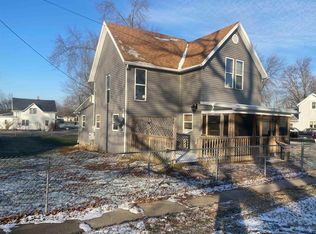 202 S 3rd St, Pierceton, IN