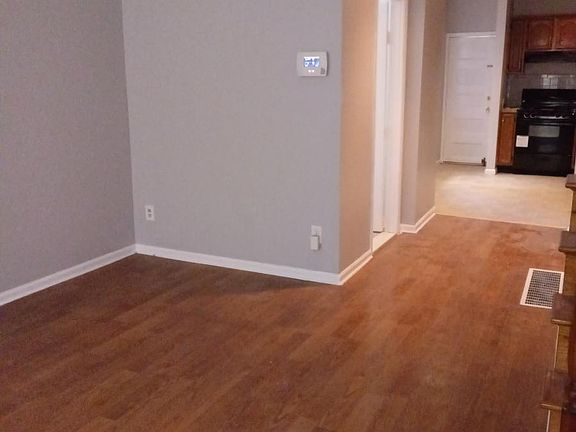 3rd image of 905 Marshall St