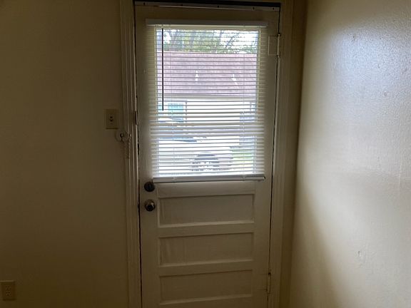 4th image of 433 Carver St APT A
