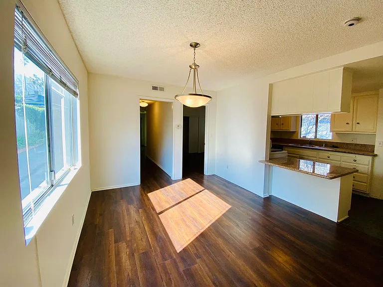 465 Mariposa Ave #A — Photo 7