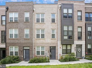 13340 Sherwood Park Ln, Herndon, VA 20171