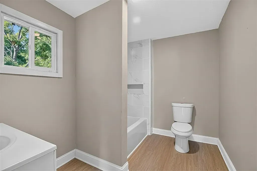 4 bed, 2576 sqft, $2,800 — Photo 4