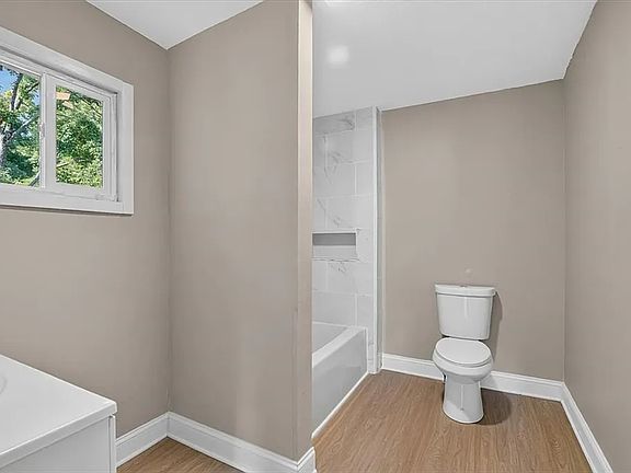 4th image of 229 Quincy St Unit 2