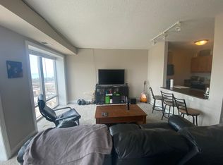 415 W Howard St #1705, Evanston, IL 60202