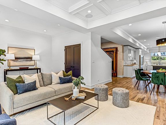 4th image of 3709 N Lakewood Ave #3
