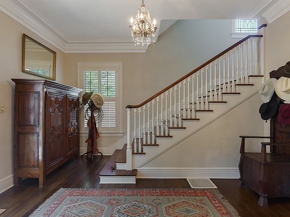 5th image of 151 E Elsmere Pl