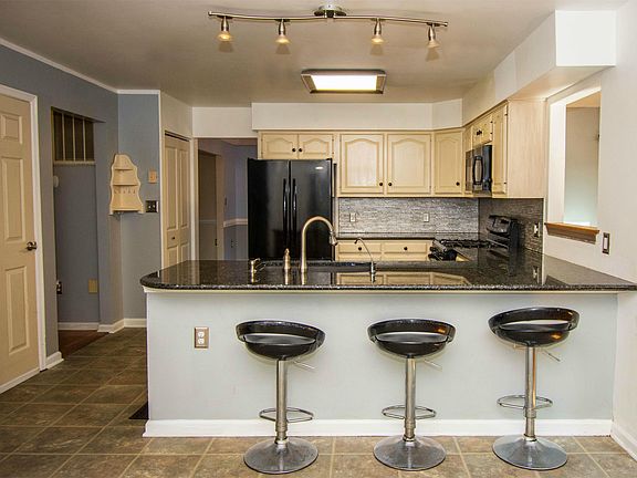 3rd image of 13315 Newport Ct