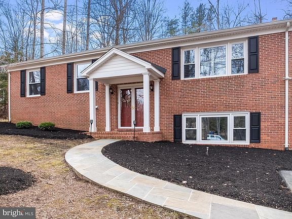4th image of 5213 Beverly Ct