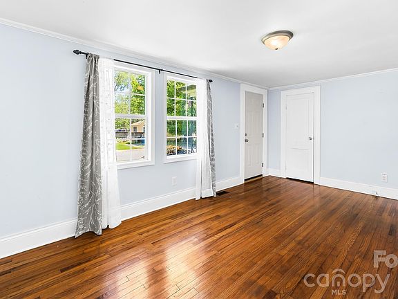 4th image of 316 20th Ave NE