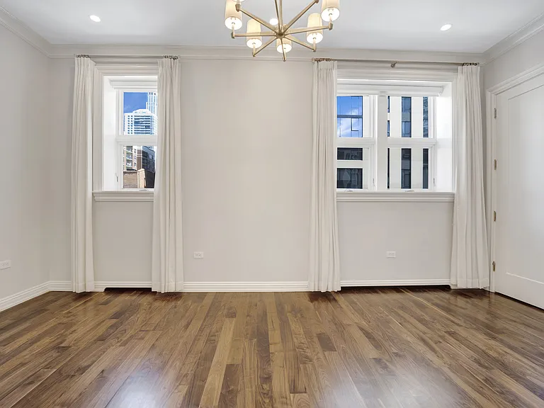 105 W Chestnut St — Photo 24