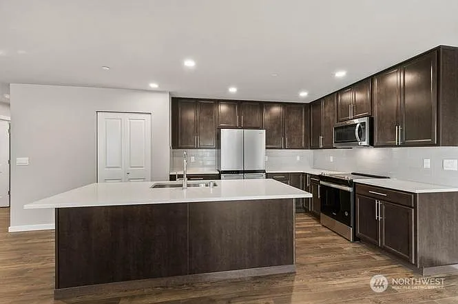 Expansive Kitchen with Abundant Cabinet Space