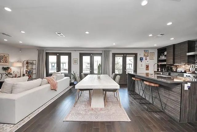 1410 Hyde Park Blvd #203 — Photo 34