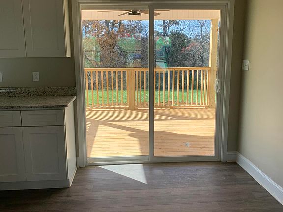 4th image of 2081 Strawberry Dr