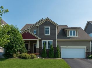 1051 Rosemary Cir, Chaska, MN 55318