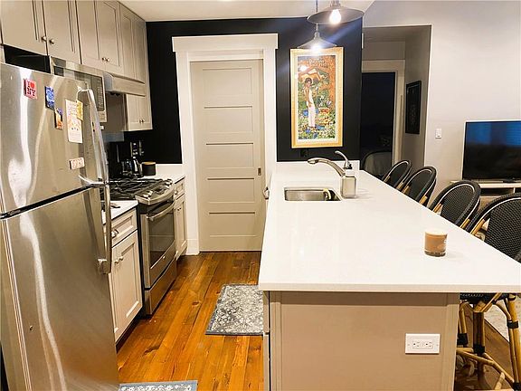 5th image of 1215 Louisiana Ave #104
