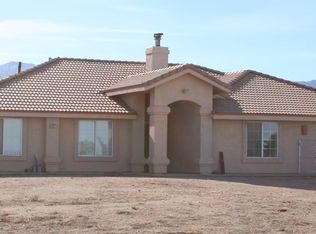 6887 Snowline Dr, Phelan, CA 92371