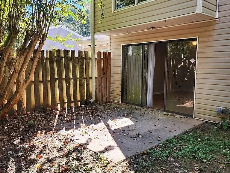 177 Governors Dr — Photo 2