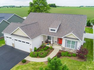 855 Coventry Cir N, Sycamore, IL 60178