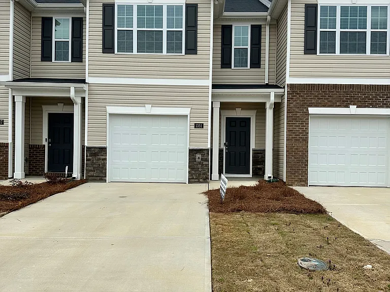 1351 Amberview Ln — Photo 3
