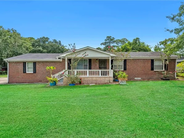 13955 Harding Ave, Bayou La Batre, AL 36509