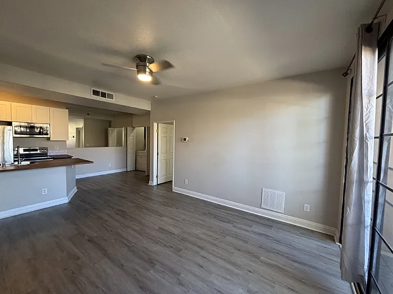 5122 S Jones Blvd #108 — Photo 7