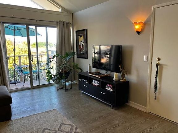 2nd image of 418 Larkspur Plaza Dr