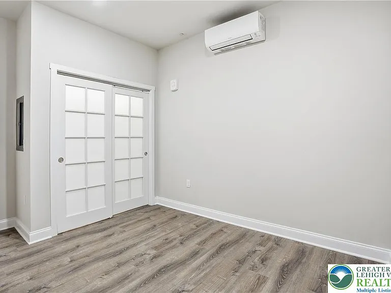 109 S Centre St #8 — Photo 4