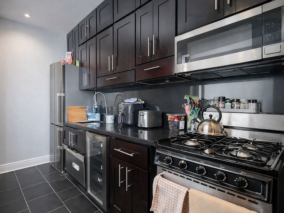 1st image of 314 Saint Johns Pl #C4