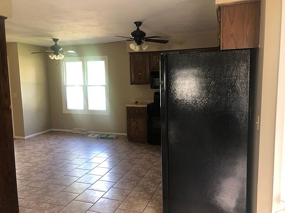 5th image of 1627 Pebblewood Dr