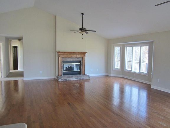 4th image of 257 Pomeroy Dr