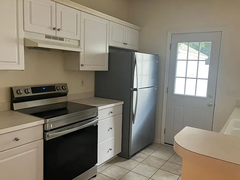 47 Regent Ave — Photo 36