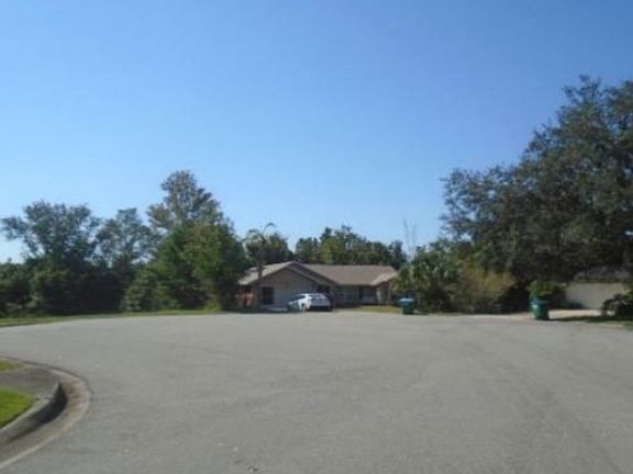Exterior Neighborhood (street photo)