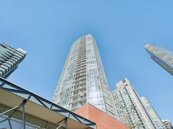 1408 Strathmore Mews #908, Vancouver, BC V6Z 3A9