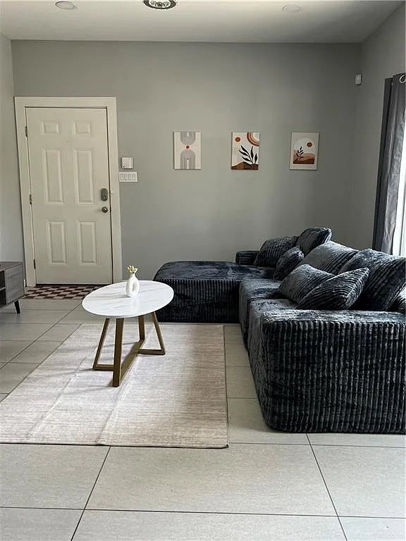 2 bed, 2.0 bath, 967 sqft, $1,600 — Photo 2