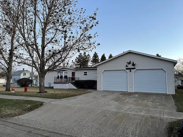212 C Ave E, Lakota, ND 58344