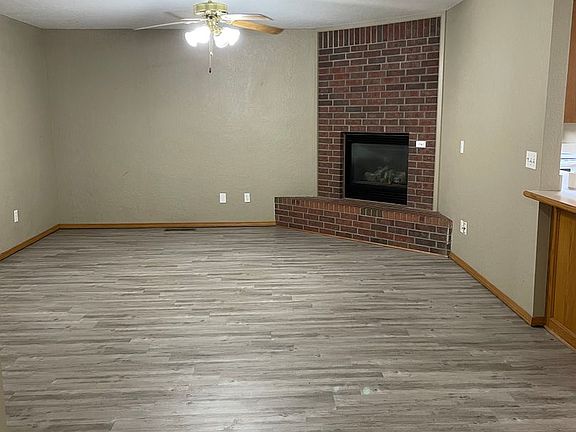 4th image of 522-524 E Rogers Dr #522