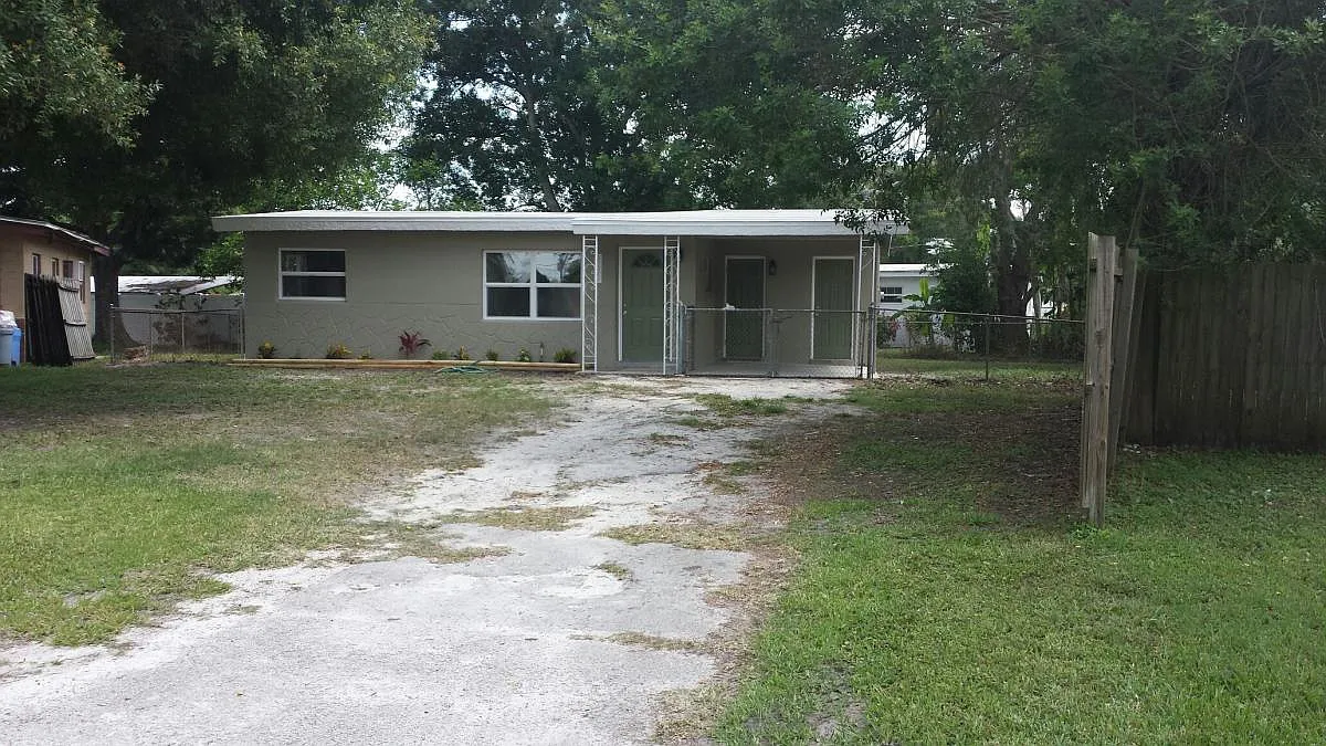 3 bed, 776 sqft, $1,950 — Photo 1